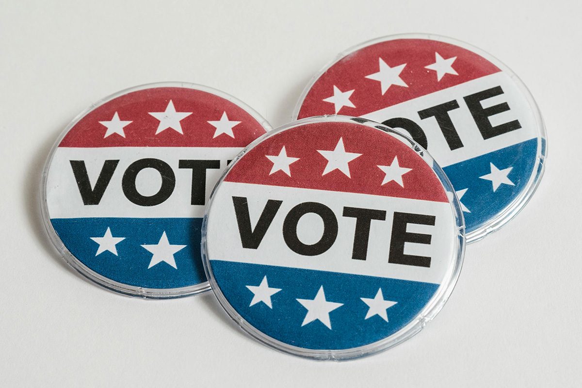 Red, white and blue buttons encouraging people to vote. Credit: Sora Shimazaki - Pexels